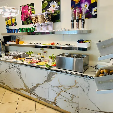 Adonis سفينويتشي