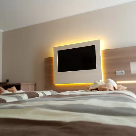 Adonis منزل للإقامة سفينويتشي