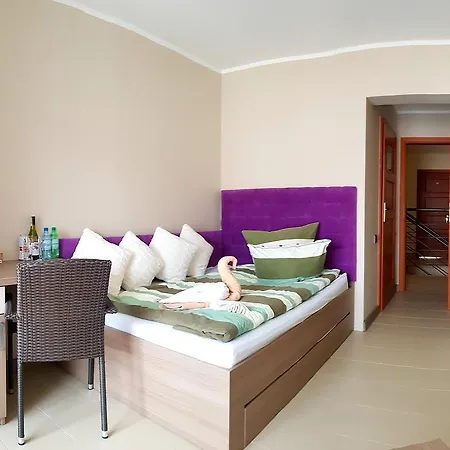 Adonis منزل للإقامة سفينويتشي