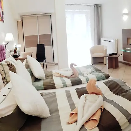 Adonis * سفينويتشي